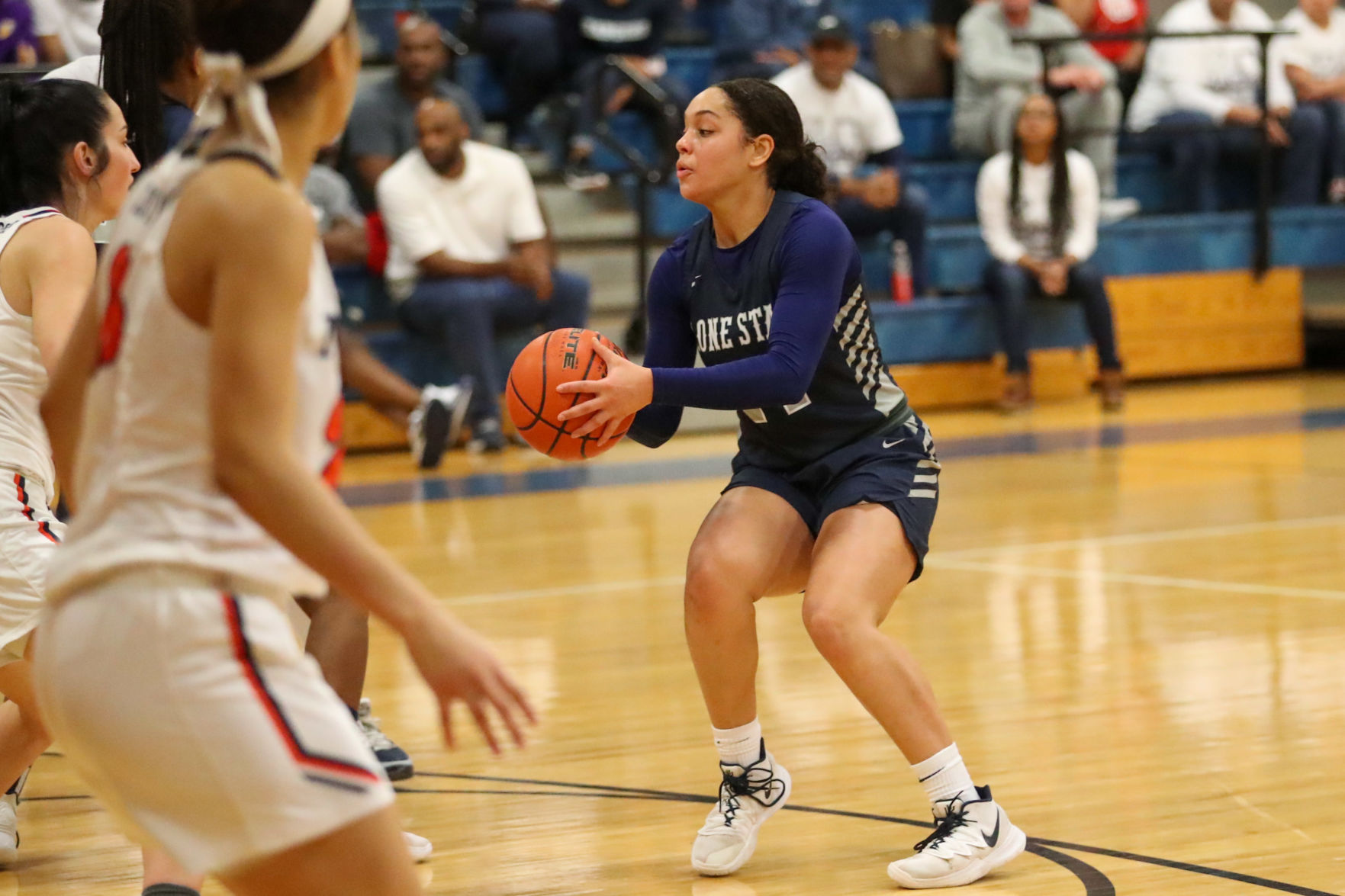 Lone Star sophomore guard Kyla Deck